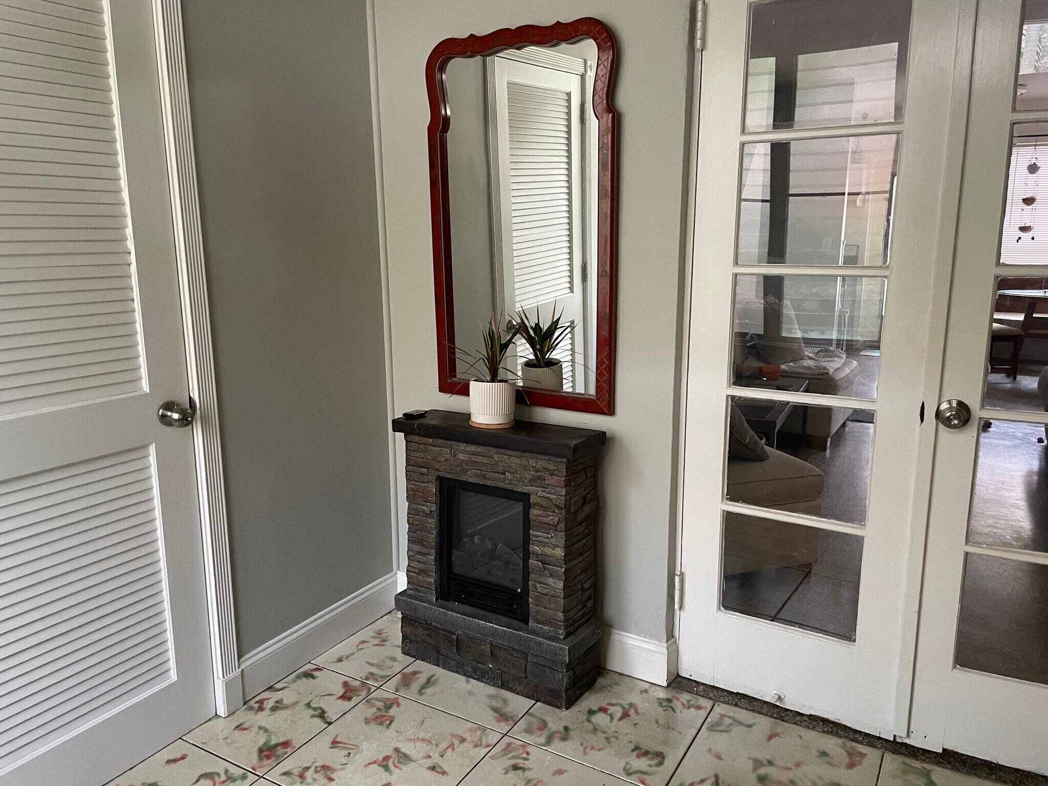 Entry way - 1505 White St