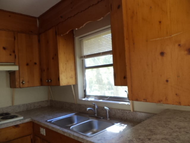 Building Photo - FOREST HILLS - FENCED YARD