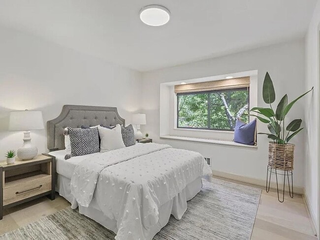 Building Photo - BRIGHT & AIRY HOME IN EXCLUSIVE ENCLAVE SPRAWLING, PRIVATE CULDESAC PROPERTY