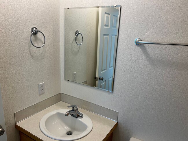 Building Photo - Newly updated 3-bedroom, 2-bathroom duplex with a garage!  $500 OFF YOUR FIRST MONTH'S RENT!