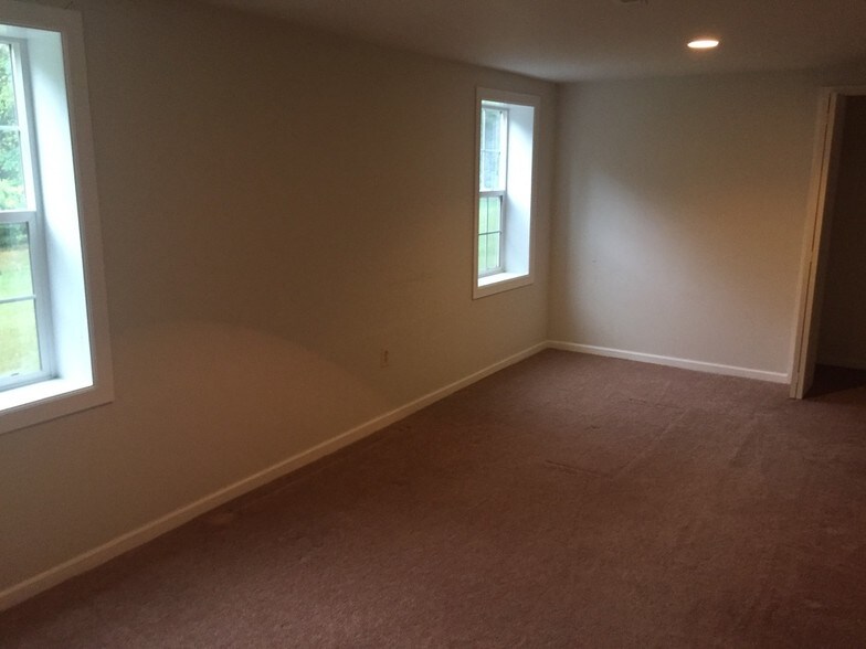 Living room 1 J - 4300 Stablemere Ct