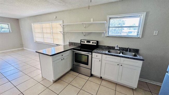 Building Photo - 1310 N Combee Rd