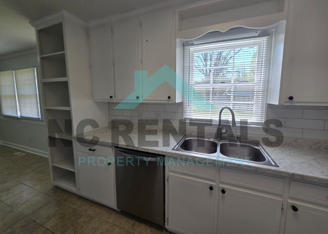 Building Photo - 2300 Carlford Rd