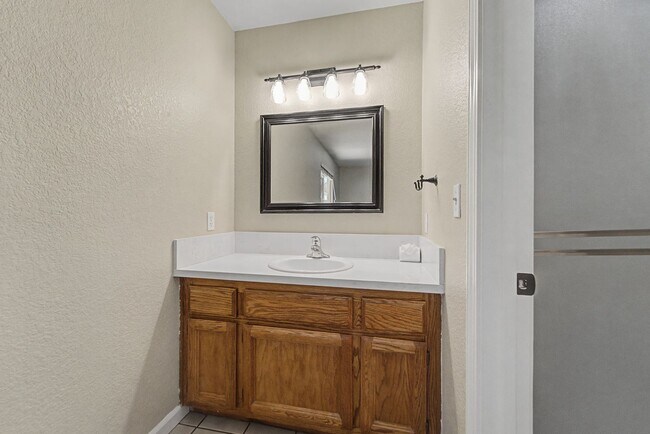 Building Photo - Freshly Updated 4-Bedroom Home with Central A/C & Garage