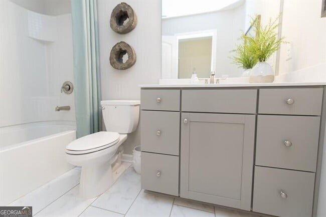 Building Photo - 1626 Lansing Bluff Walk