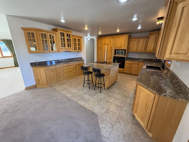 Building Photo - 3 Bed 2 Bath Large Semi-Rural Modern Beautiful Home