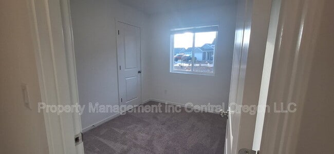 Building Photo - 1349 NE Cobbleridge Lp