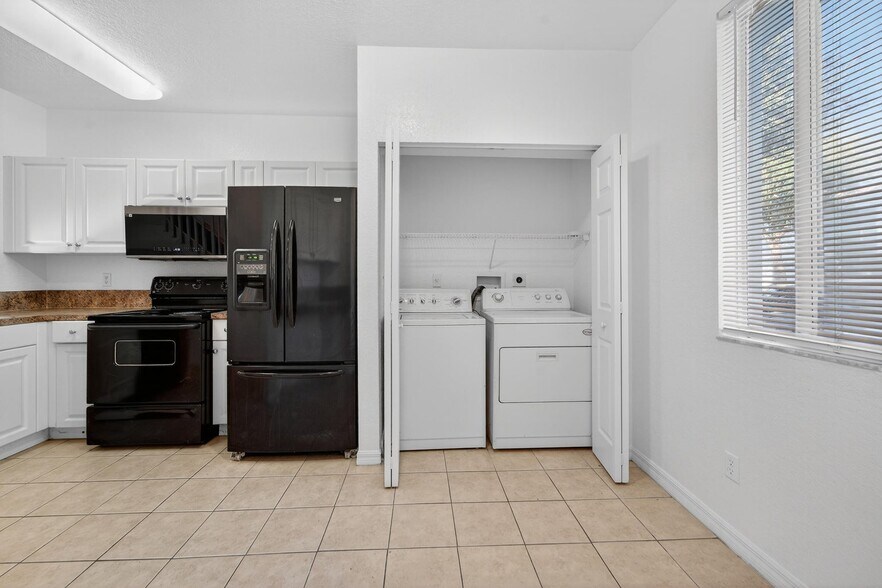 Building Photo - 3635 Sonoma Dr