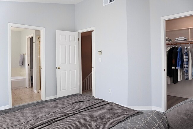 Building Photo - Remodeled 3-bedroom townhome in Fremont – ...