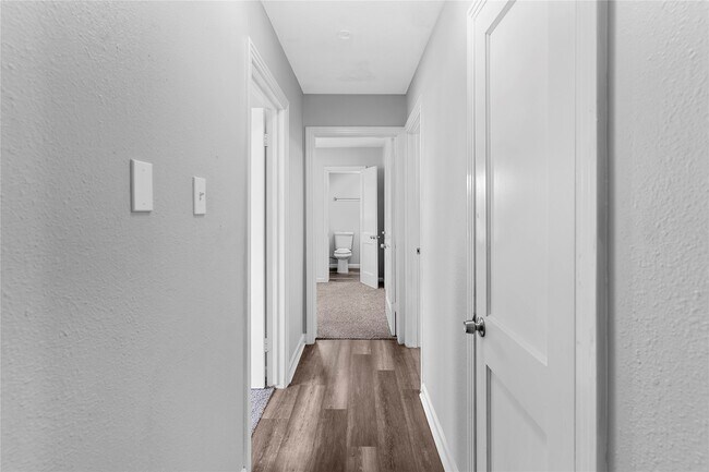 Building Photo - 1104 Southampton Dr