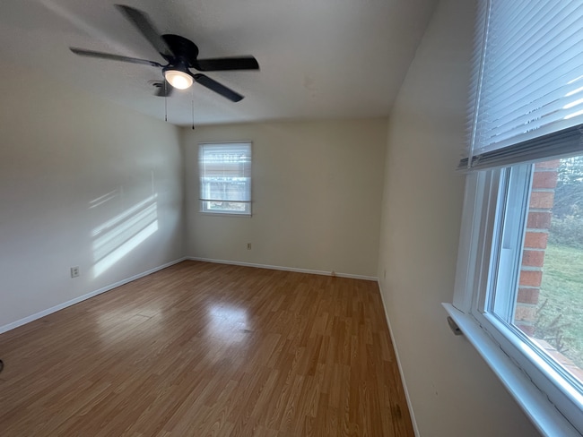 Building Photo - 418 Hillcrest Dr