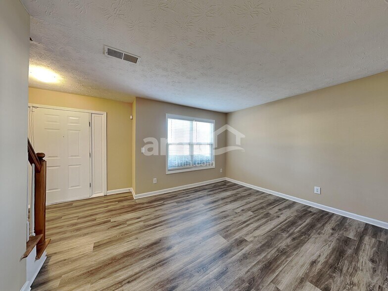 Building Photo - 2912 Canopy Cir