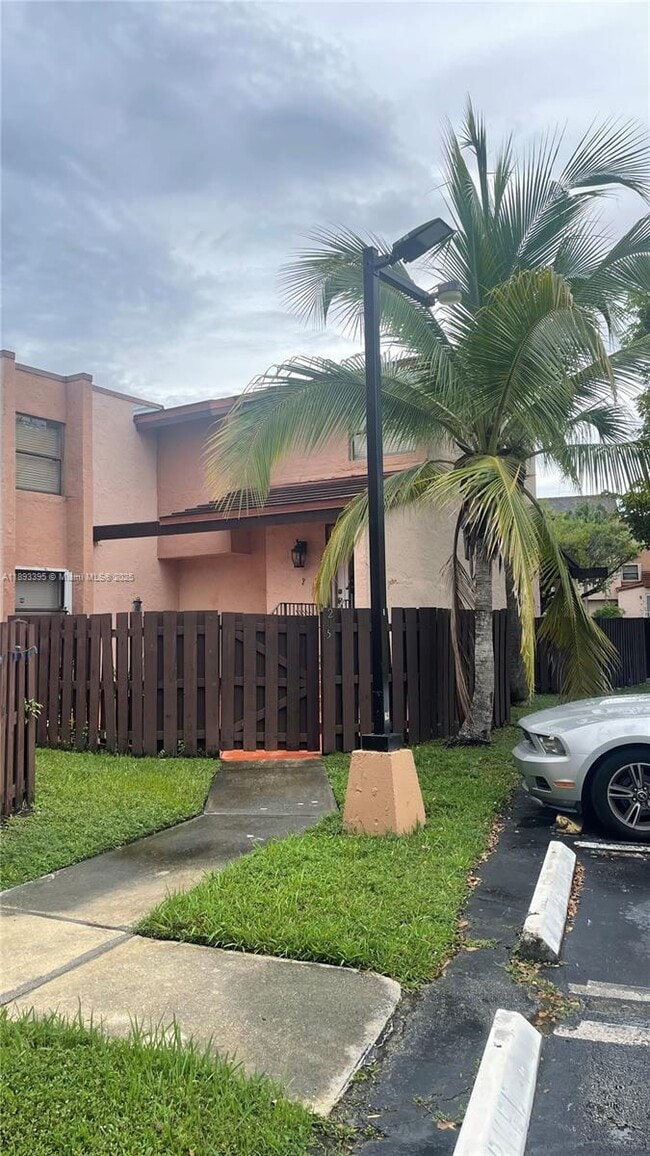 Building Photo - 575 W Park Dr