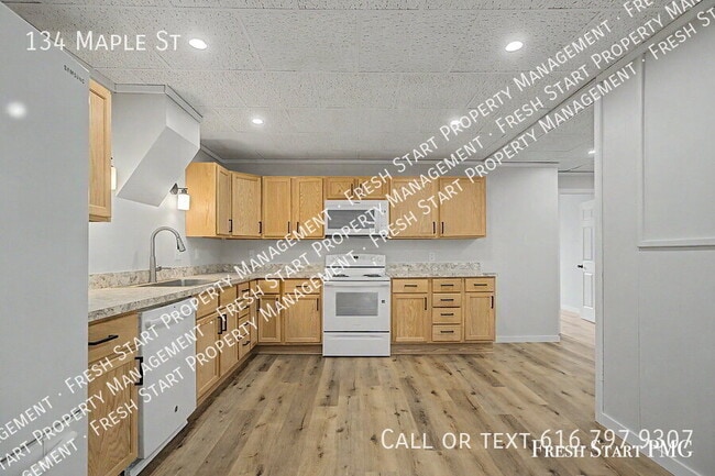 Building Photo - 134 Maple St