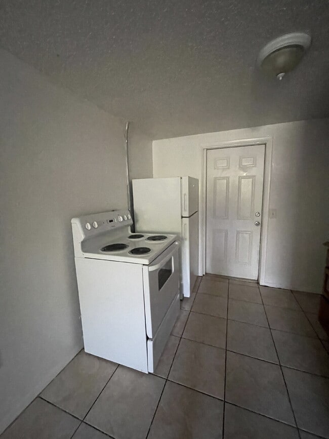 Building Photo - 2-Bedroom and 1-Bathroom