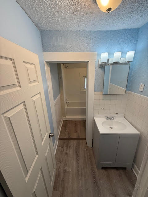 Building Photo - 425 Stanley St