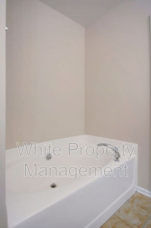 Building Photo - 10146 Blakeney Preserve Dr