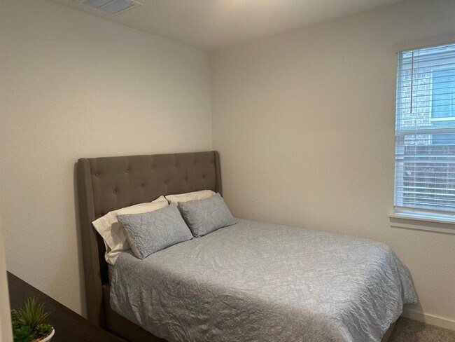 Building Photo - 421 Peace Pipe Way