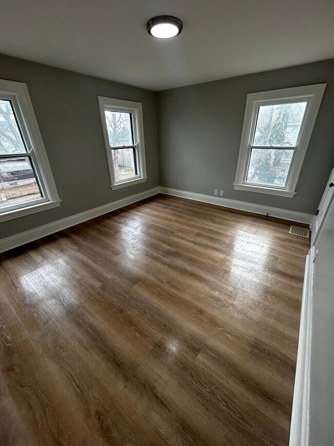 Building Photo - BEAUTIFUL RENOVATED NEW 4 BEDROOM 2 BATH HOUSE QUIET NEIGHBORHOOD