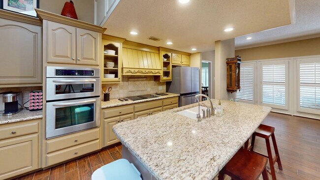 Building Photo - "Discover Spacious Comfort: 3-Bed, 2-Bath Gem on 77th Street (furnished)| Kingsgate