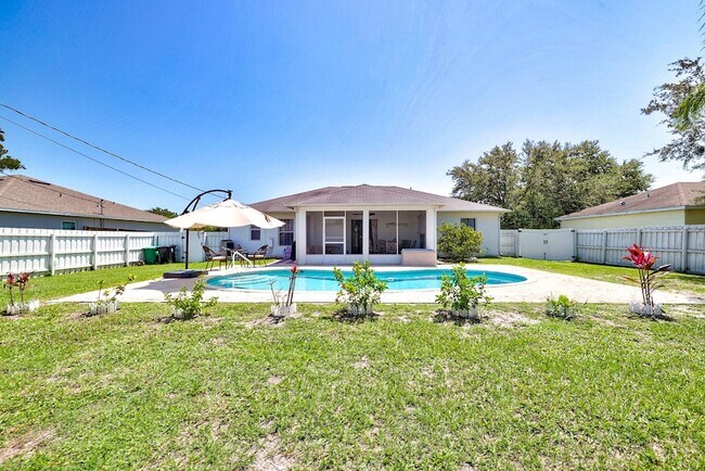 Building Photo - 1838 SE Genaro Terrace