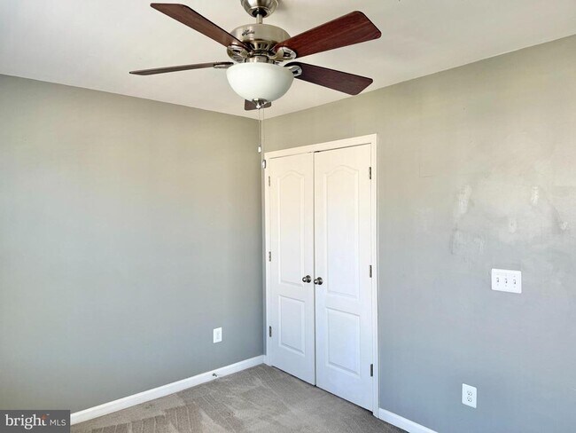 Building Photo - 7 Coulter Ln