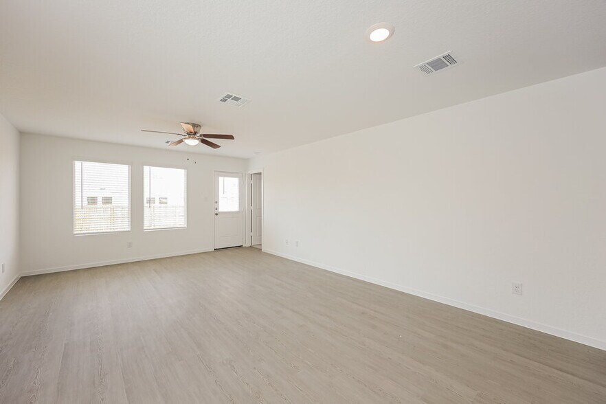 Building Photo - 11816 California Rose