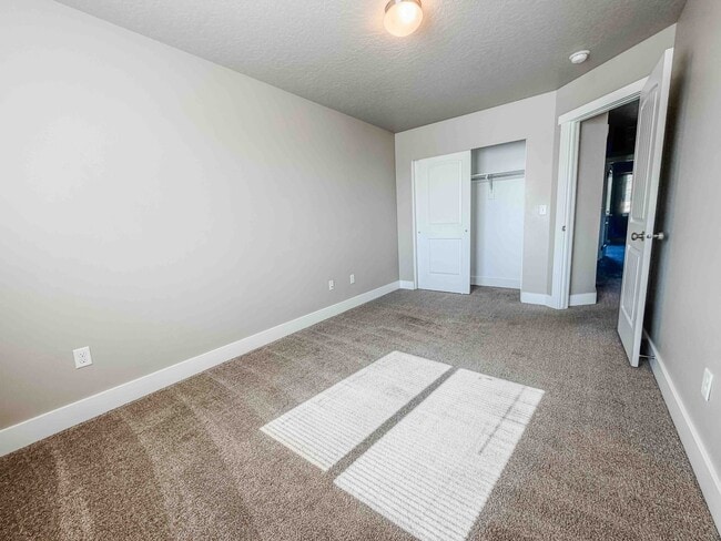 Building Photo - 3731 N Prairie Grass Dr