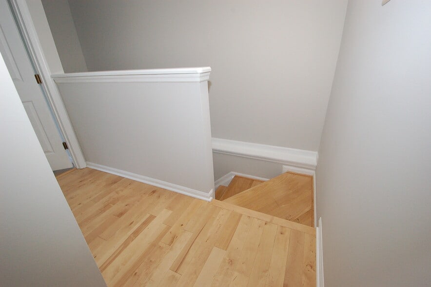 Second floor at top of stairs - 8916 Pembrook Woods
