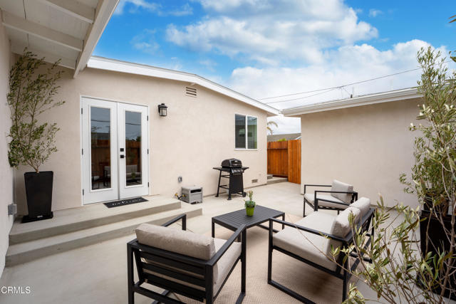 Building Photo - 894 Saratoga St