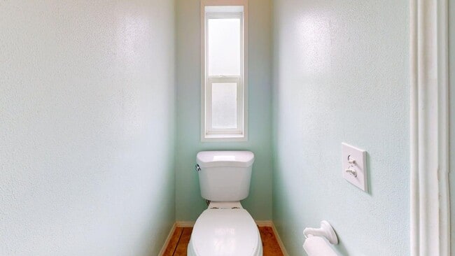 Building Photo - Wake up just steps from Penn Cove with space to spread out, store your boat, and fully enjoy Whid...