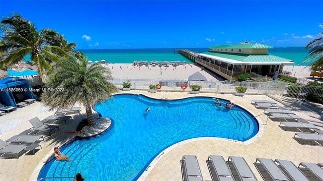 Building Photo - 16699 Collins Ave