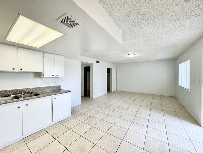 Building Photo - HIVE SUMMER MOVE-IN SPECIAL: DOWNSTAIRS CONDO | RECENLY REHABBED 2 BEDROOM 1 BATH | ACROSS FROM C...