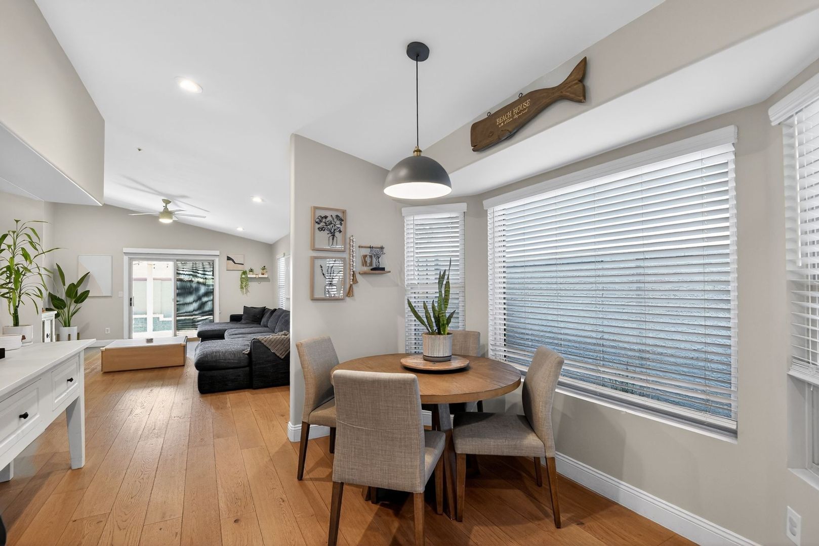 Building Photo - 8807 E Dahlia Dr