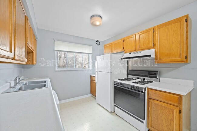 Building Photo - 5520 Bosworth Pl