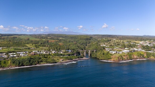 Building Photo - Oceanfront Estate: The Honolii Hale