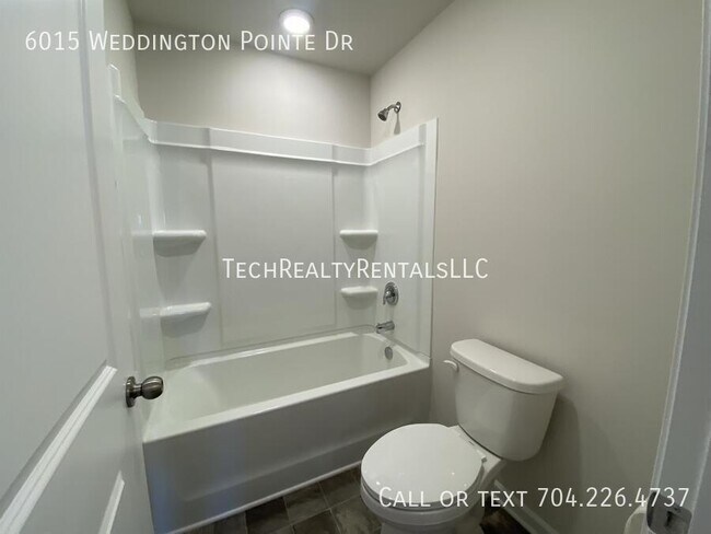 Building Photo - 6015 Weddington Pointe Dr