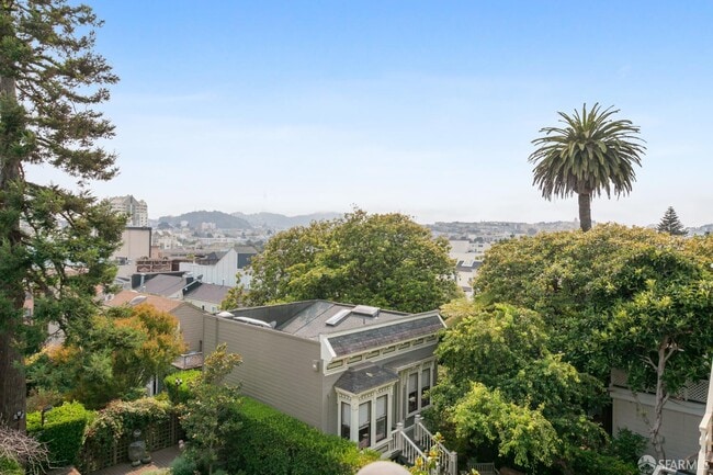 Building Photo - 2109 Bush St