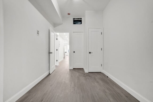 Building Photo - 1308 Rogers Ave