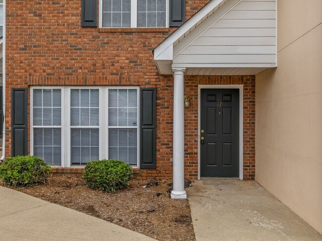 Building Photo - Newly Renovated 2BR, 2.5 BA in Greer SC