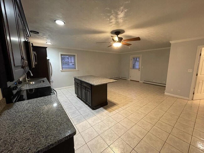 Building Photo - 114 Walnut St