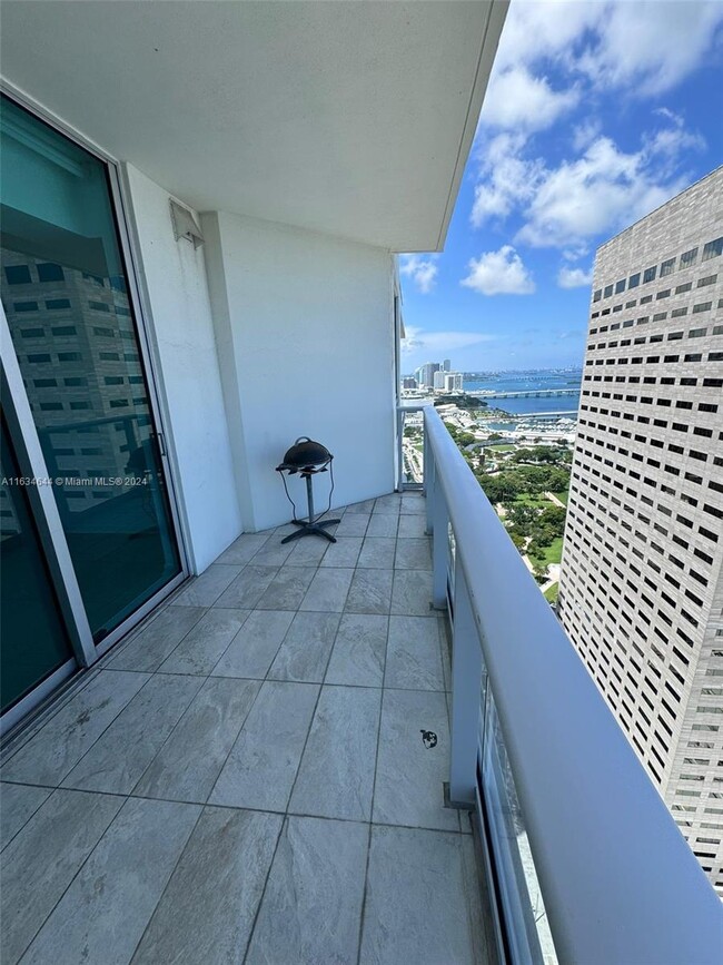 Building Photo - 300 S Biscayne Blvd