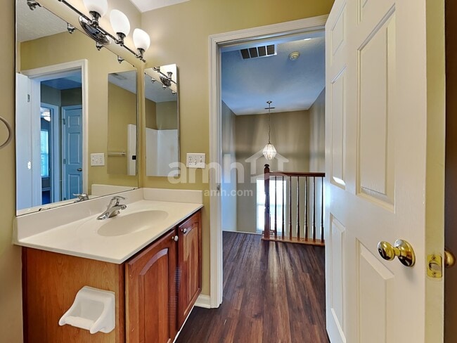 Building Photo - 285 Coyote Dr