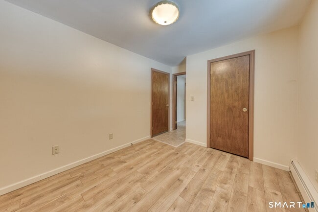 Building Photo - 5 Cutler Ln