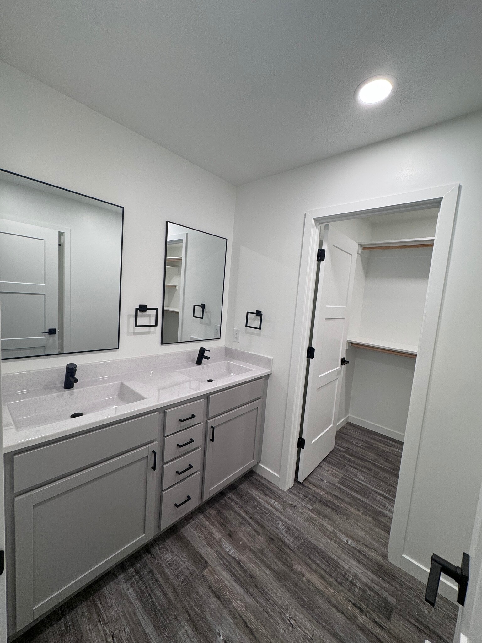 Building Photo - 202 E Plum St