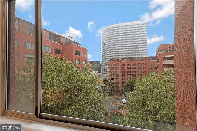 Building Photo - 1111 Arlington Blvd