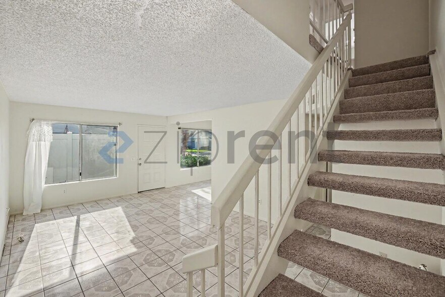 Building Photo - Unit 3