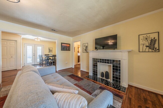 Building Photo - 2157 W Lotus Ave