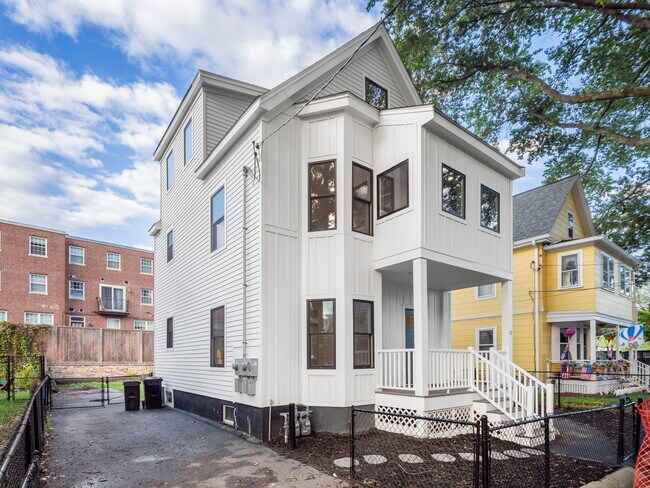 Building Photo - 10 Van Norden St