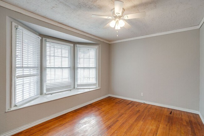Building Photo - 406 Bellevue Dr